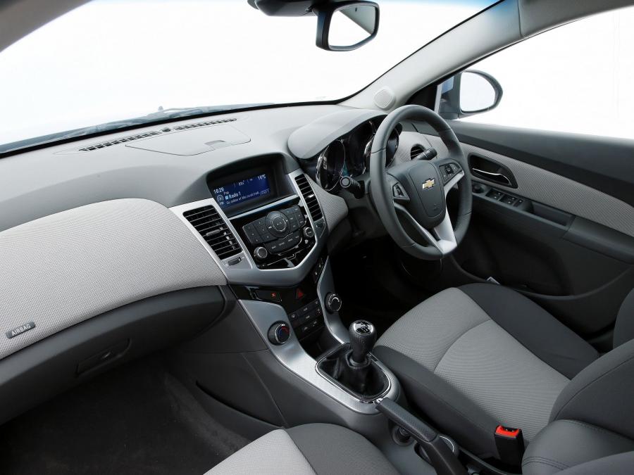  Chevrolet Cruze 2009 года  (UK) (фото 15 из 16)